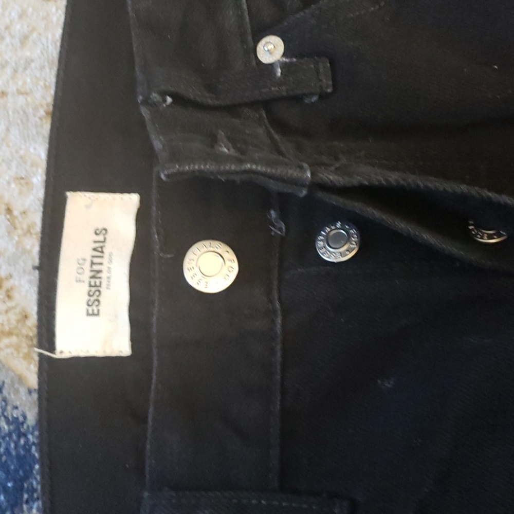 Essential Jeans - Picture 3 of 7